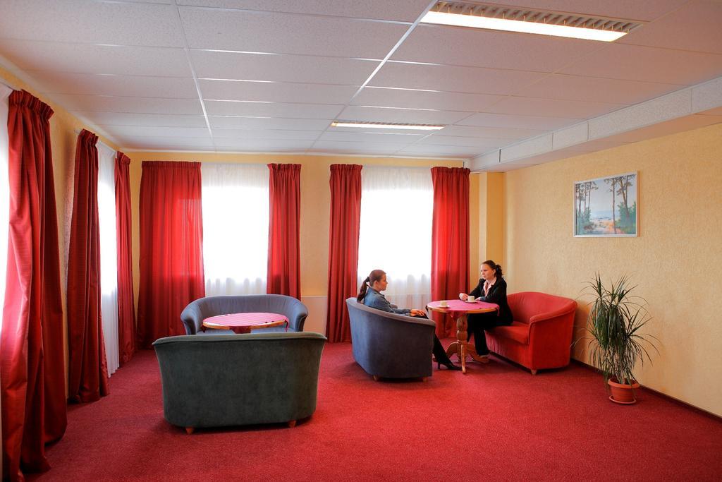 Rehe Hotel Тарту Экстерьер фото